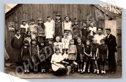 Pohlednice skupinové foto dětí a dospělých v kostýmech (P2895)