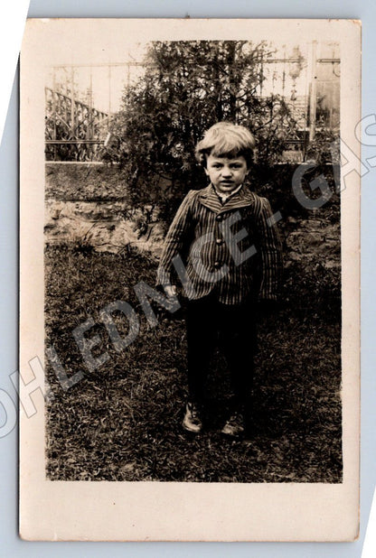 Pohlednice chlapec venku portrét (P2943)