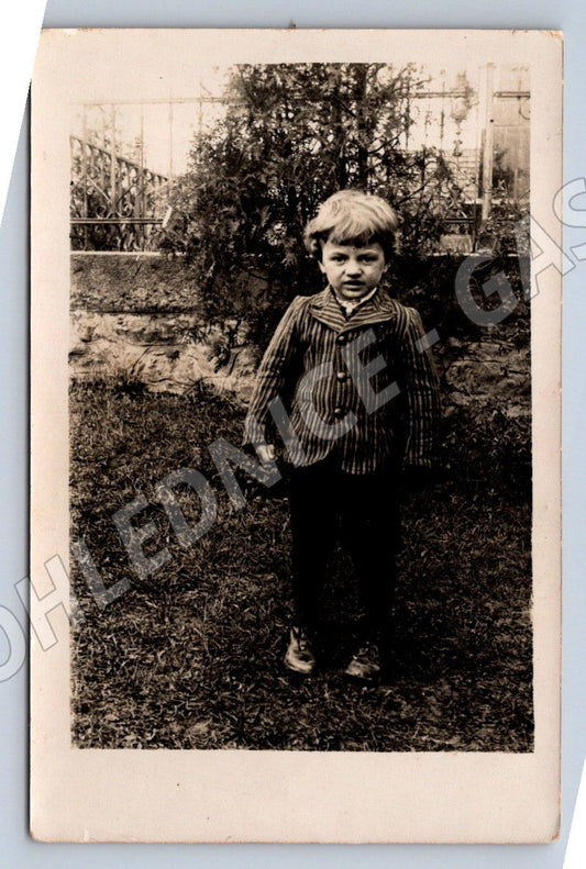 Pohlednice chlapec venku portrét (P2943)