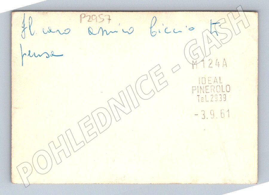 Stará fotografie Pinerolo muži před budovou (P2957)