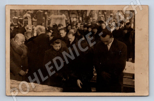 Pohlednice smuteční shromáždění (P2964)