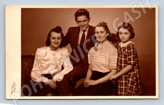 Pohlednice Prostějov ateliér Picka rodinný portrét (P2970)