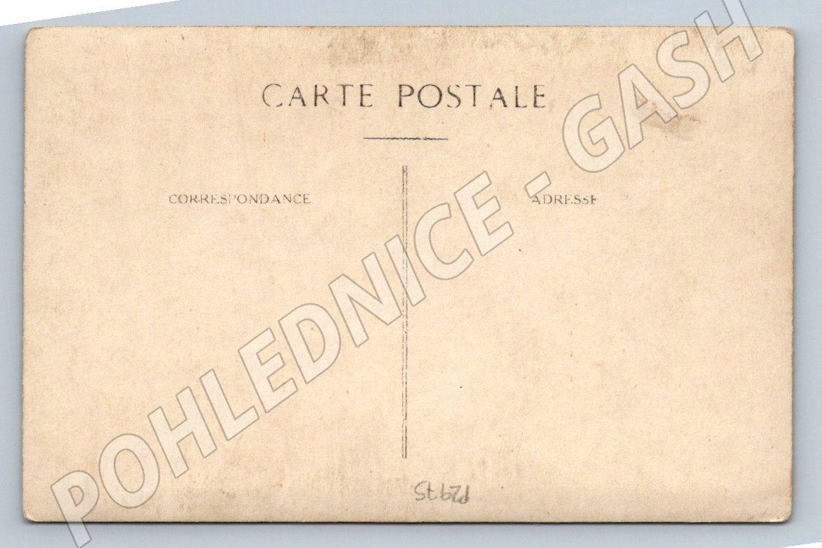 Pohlednice skupina dětí s bustami (P2975)