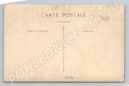 Pohlednice skupina dětí s bustami (P2975)