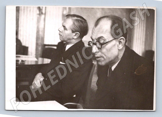 Schůzka žurnalistiky stará fotografie muži v sále listopad 1945(P2978)