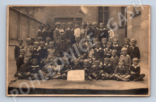 Pohlednice školní třída s učiteli Uličk 1928-1929 (P2985)