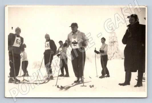 Stará fotografie lyžaři na sněhu závody (P2987)
