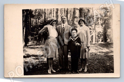 Pohlednice skupina rodina les (P3000)