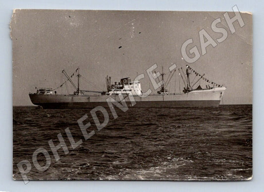 Stará fotografie loď na moři ozdobená vlajkami (P3031)