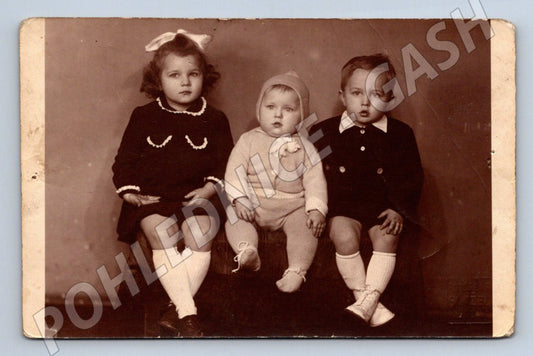 Stará fotografie tří dětí ateliérová (P3046)