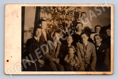 Pohlednice skupina lidi s vanocnim stromem (P3059)