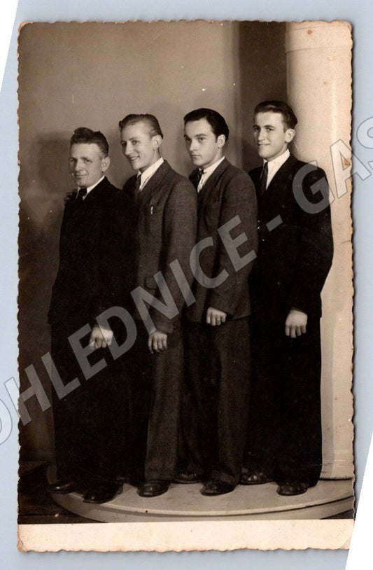 Stará fotografie čtyři muži v oblecích (P3076)