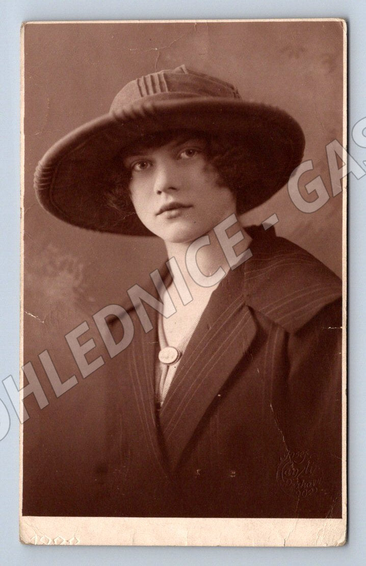 Pohlednice žena v klobouku 1928 (P3082)