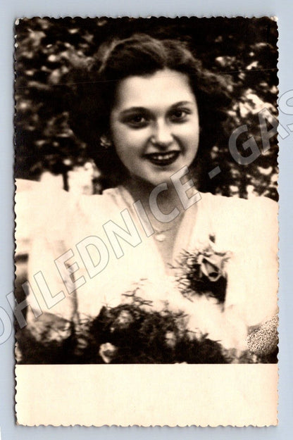 Stará fotografie usměvavá žena (P3090)