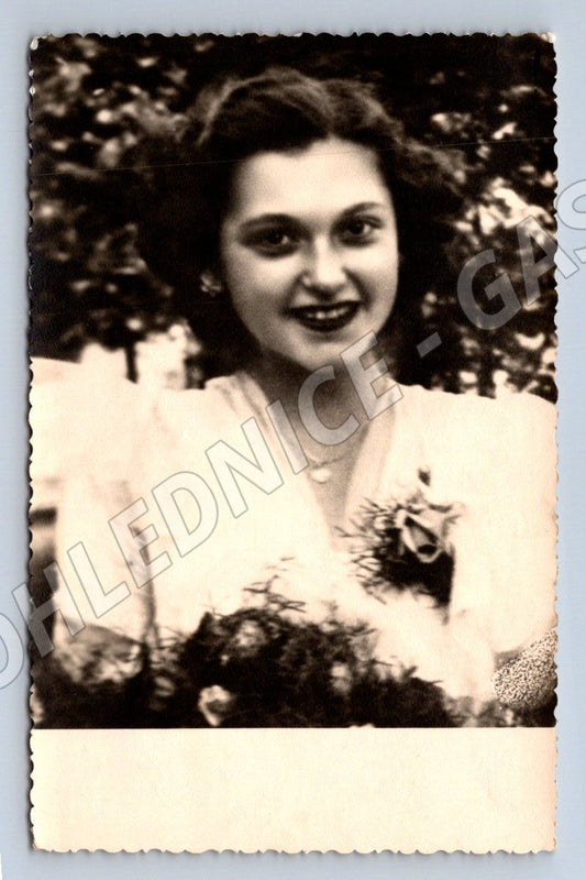 Stará fotografie usměvavá žena (P3090)