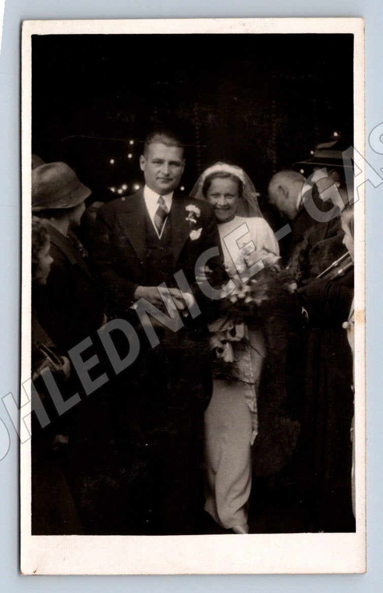 Pohlednice svatební pár skupinová fotografie (P3122)