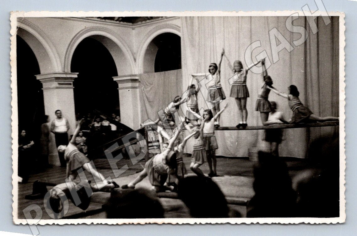 Stará fotografie gymnastické cvičení 1946 (P3133)