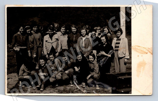 Stará fotografie skupina mladých žen a dívek (P3136)