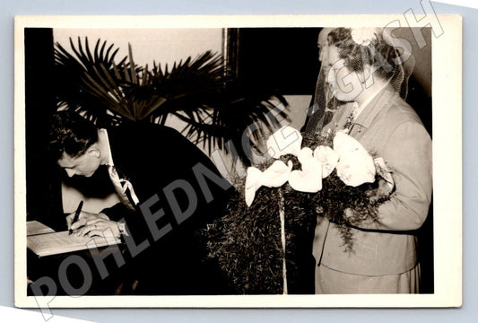 Stará fotografie svatební pár u stolu (P3145)
