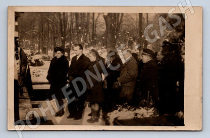 Pohlednice Praha smuteční shromáždění na sněhu 1940 (P3158)