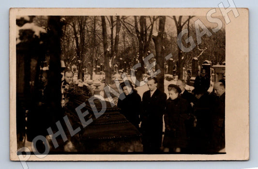Pohlednice Praha pohřeb na hřbitově 1940 (P3172)