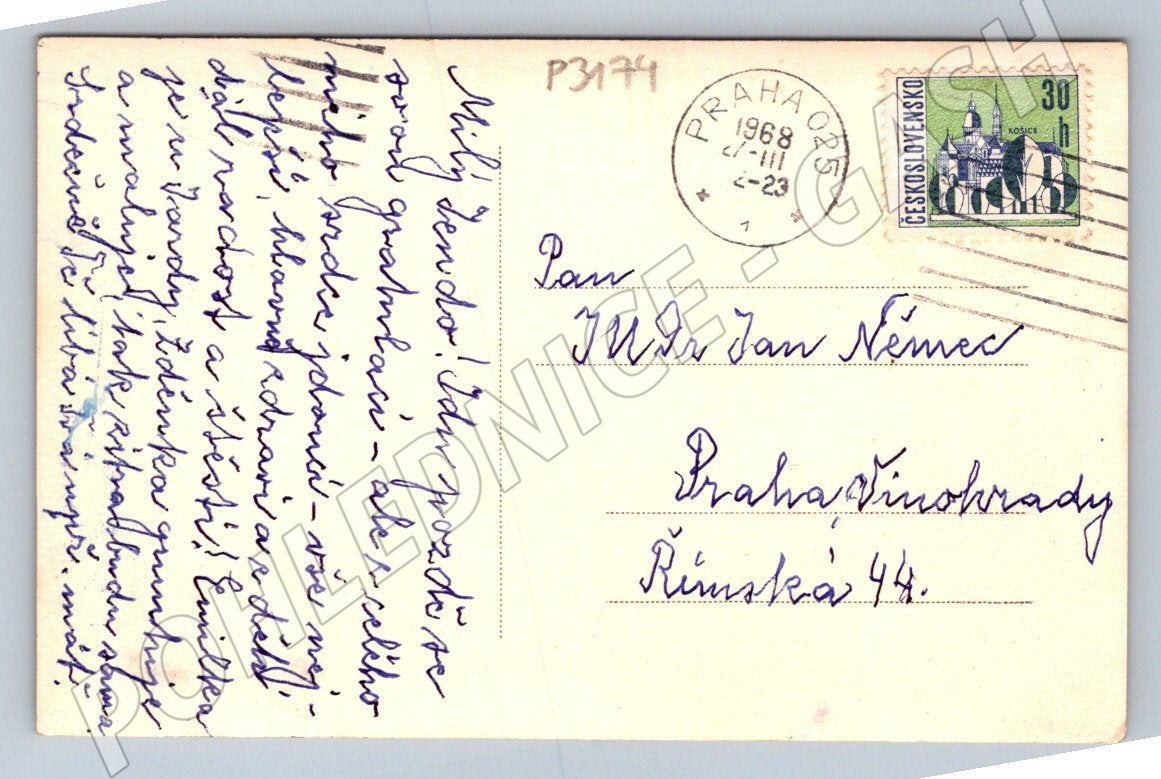 Pohlednice Praha žena v okně 1968 (P3174)