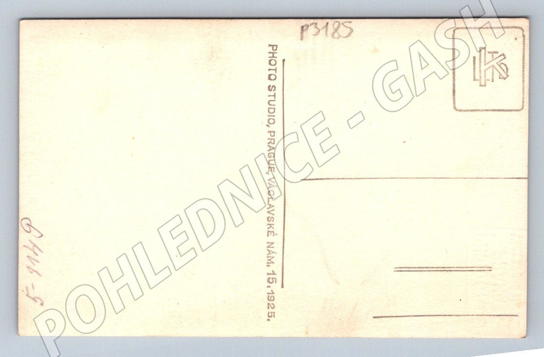 Pohlednice Praha žena v kožichu ateliér 1925 (P3185)