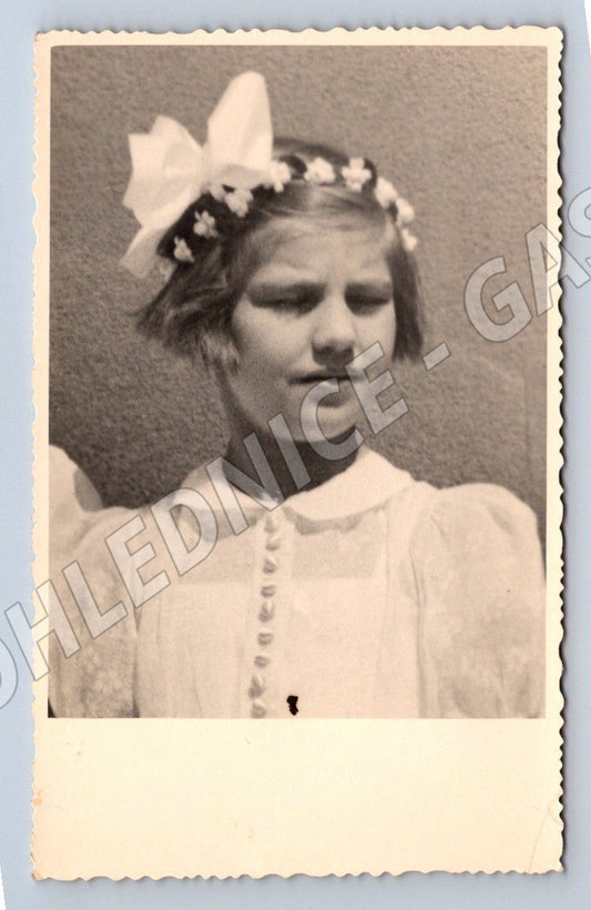 Pohlednice dívka s květinami ve vlasech (P3186)