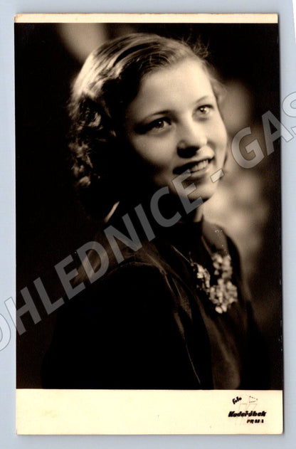 Pohlednice Portrét mladé ženy (P3194)