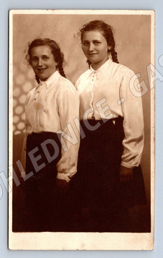 Stará fotografie dvě ženy s copy (P3241)