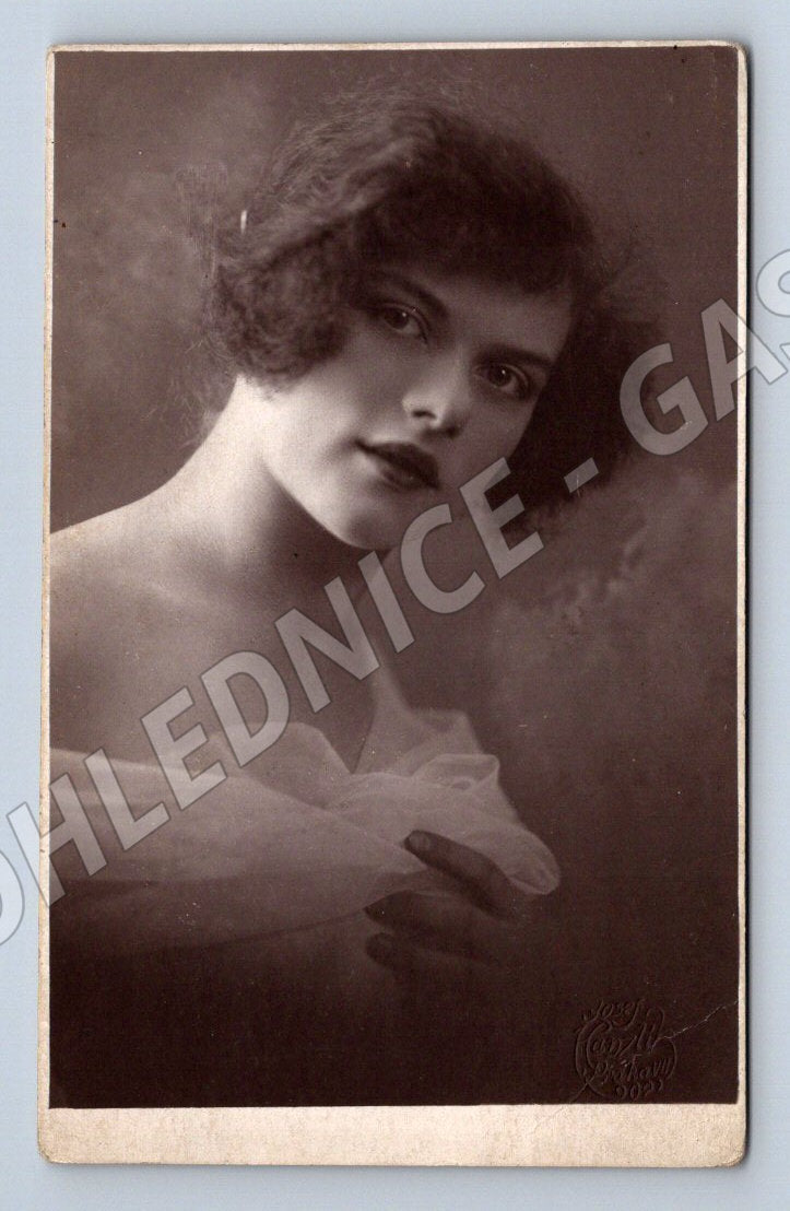 Pohlednice žena umělecký portrét (P3247)