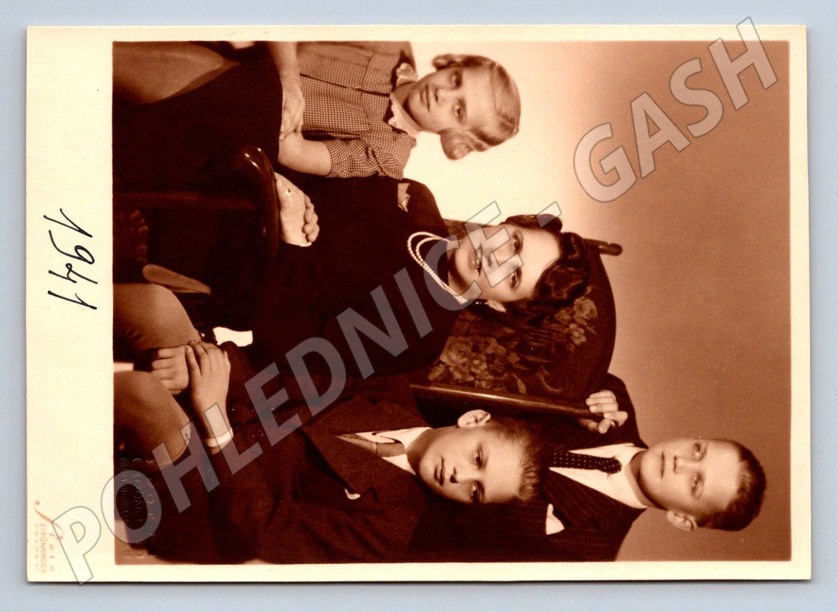 Pohlednice Praha rodinný portrét 1941 (P3248)