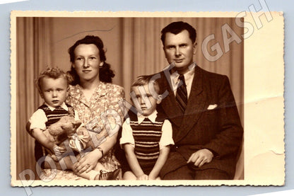 Stará fotografie Uhrineves rodinný portrét (P3277)