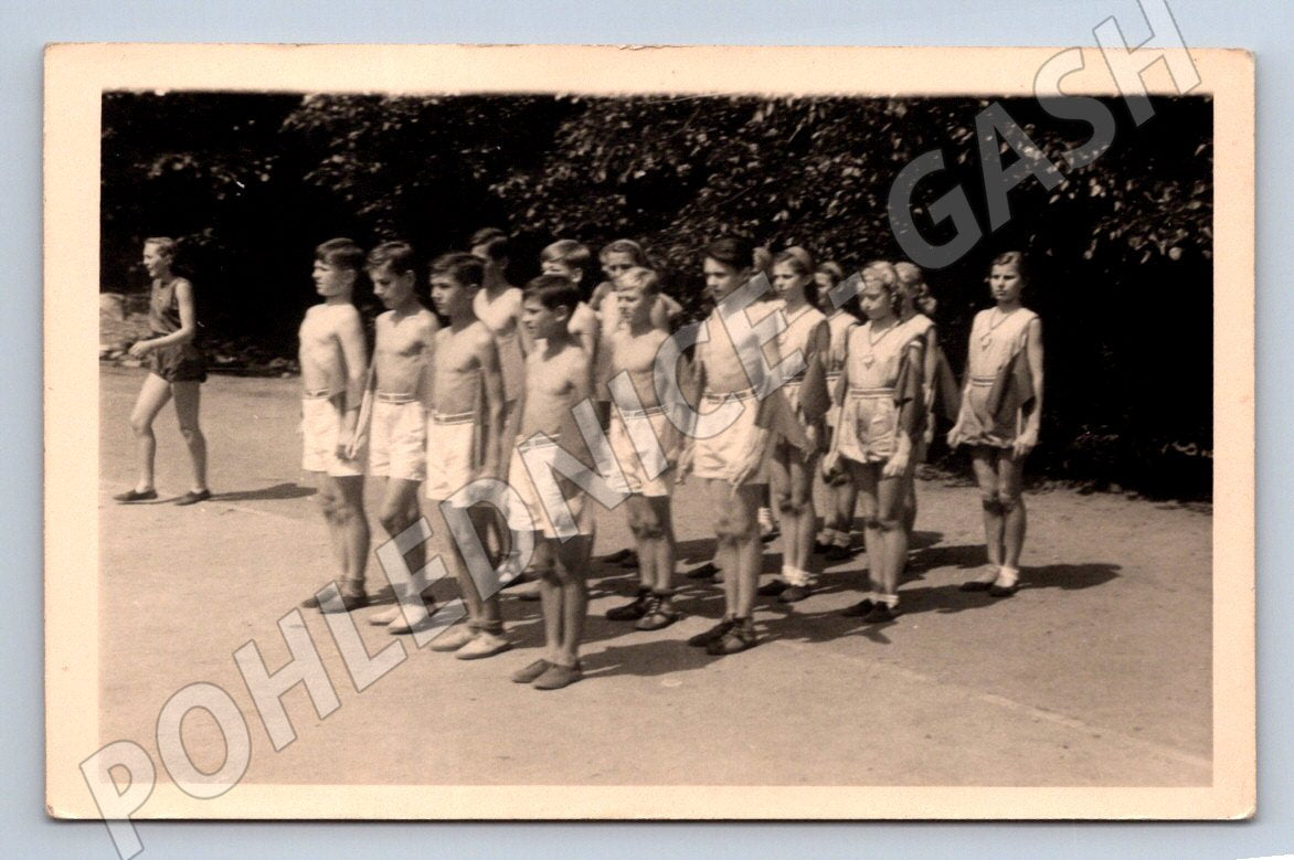 Pohlednice Veřejné cvičení americká prostná 1947 (P3279)