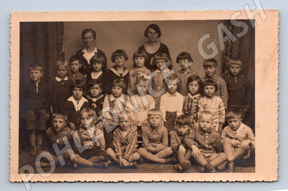 Stará fotografie skupina dětí a žen školní třída 1933 (P3280)