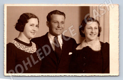 Stará fotografie Uhříněves tři mladí lidé (P3288)