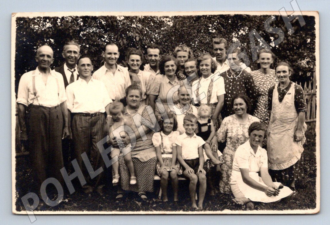 Stará fotografie skupinová rodinná s dětmi (P3302)