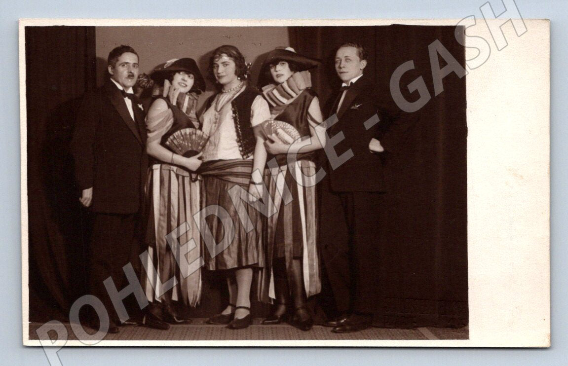 Pohlednice skupinová fotografie kostýmy (P3311)