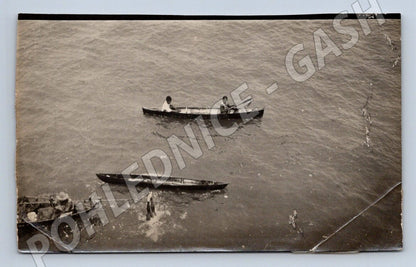Stará fotografie lidé v člunech na vodě (P3313)