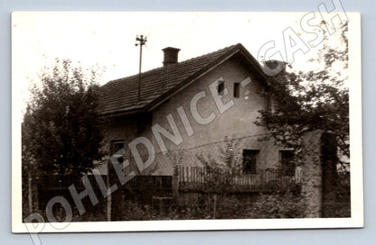 Stará fotografie dům plot stromy (P3324)