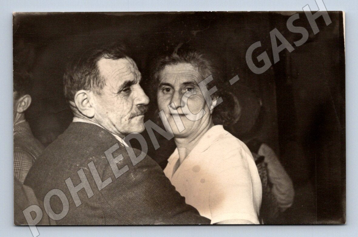 Stará fotografie muž a žena (P3327)