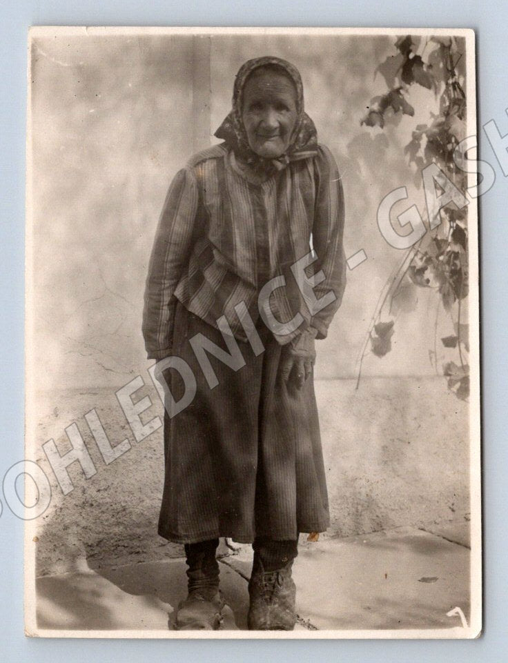 Stará fotografie starší žena (P3351)