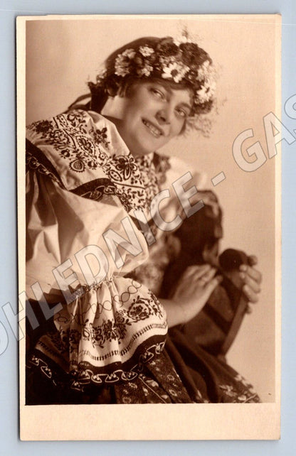 Pohlednice Praha žena v kroji Balzar 1926 (P3360)