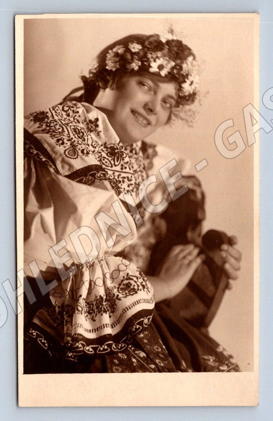 Pohlednice Praha žena v kroji Balzar 1926 (P3360)
