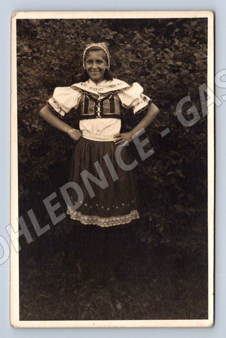 Stará fotografie žena v kroji (P3368)