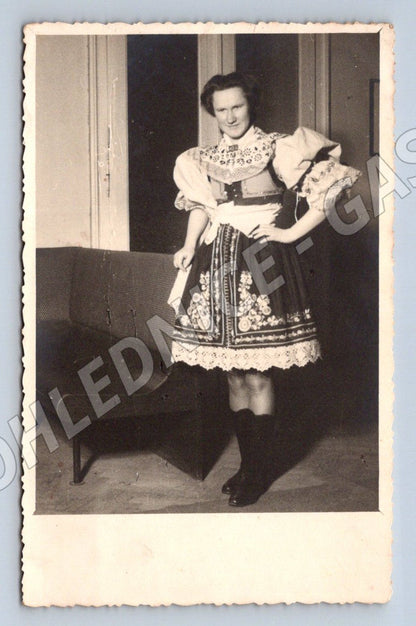 Stará fotografie žena v kroji (P3374)