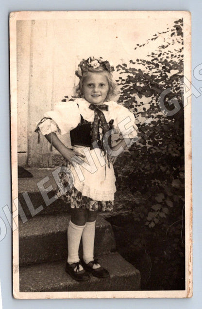 Stará fotografie dívka v kroji (P3377)