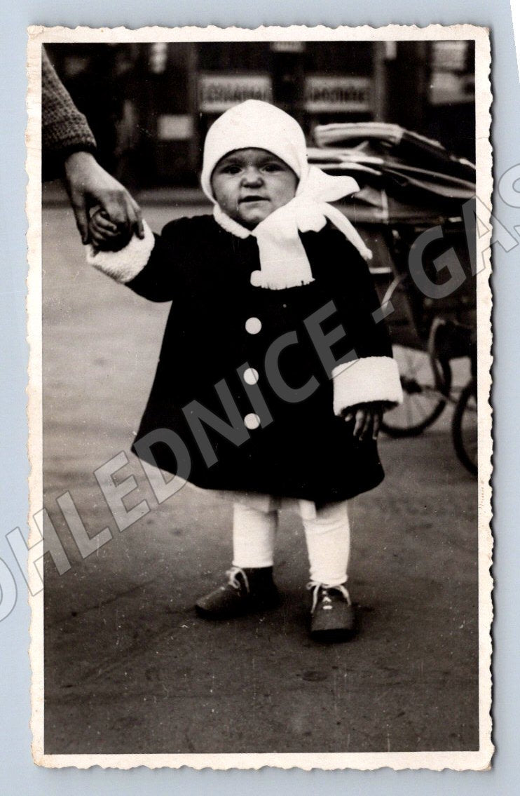 Stará fotografie St. Ostrova dítě v kabátu 1932 (P3385)