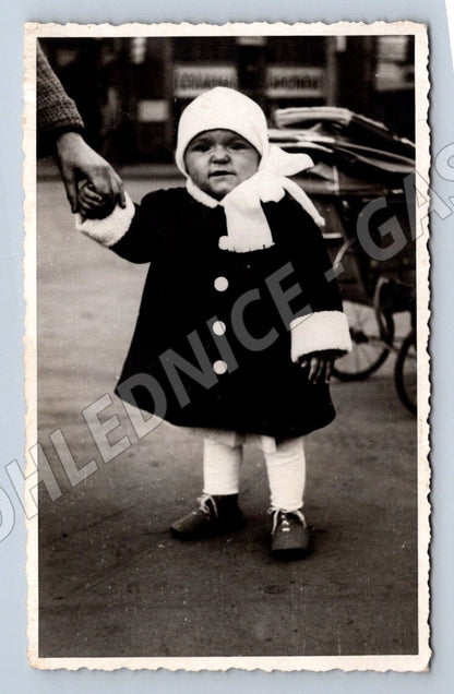 Stará fotografie St. Ostrova dítě v kabátu 1932 (P3385)