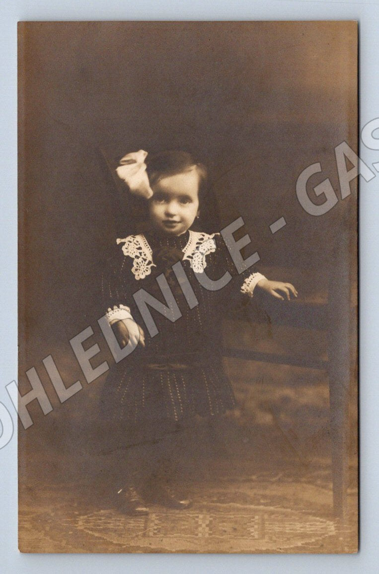 Pohlednice Praha ateliér Adler dívčí portrét (P3391)